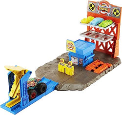 Hot Wheels - Monster Trucks Playset Distruzione Suprema e 3 Macchinine con Lanciatore, Giocattolo per Bambini 4+ Anni, HFB12